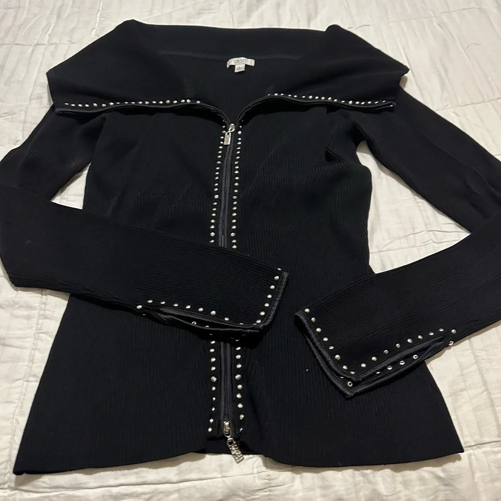 Cache - Picture 2 of 5